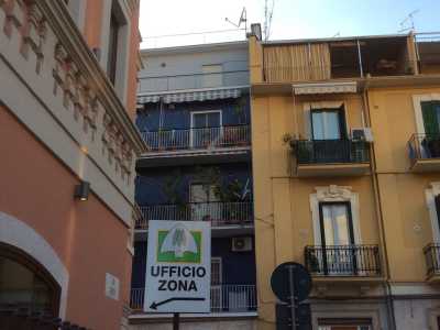 Palazzine colorate in via Bengasi, all'incrocio con via Lucera